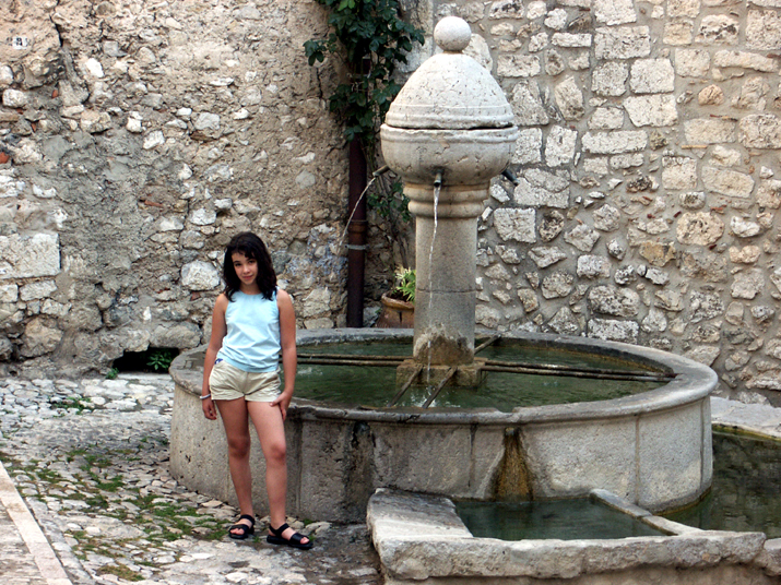 2004-07 Lucéram 027.jpg - DCF 1.0